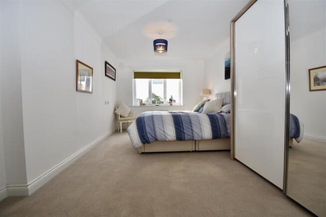 2 bed Retirement Property for sale Image 10