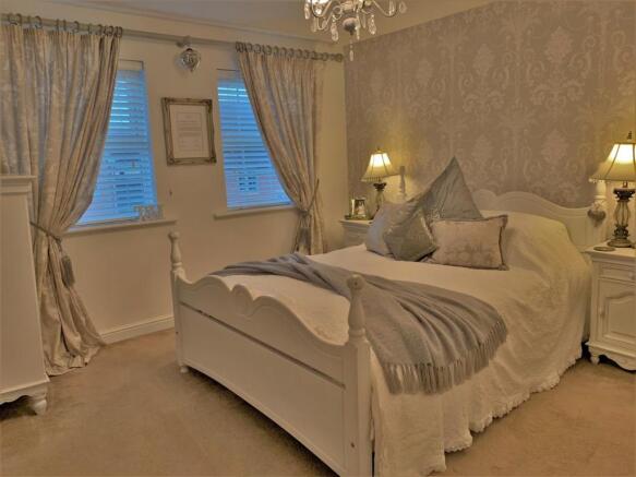 32 Claypole Mead, Chippenham - 7.jpg