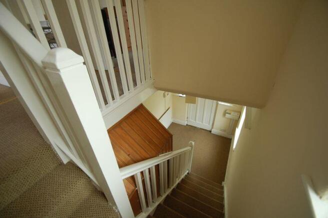 4 bed House to rent Image 9