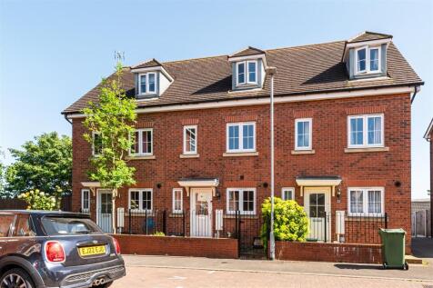 Paton Court, Calverton