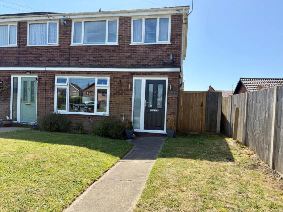 3 Bedroom End Terrace House For Sale