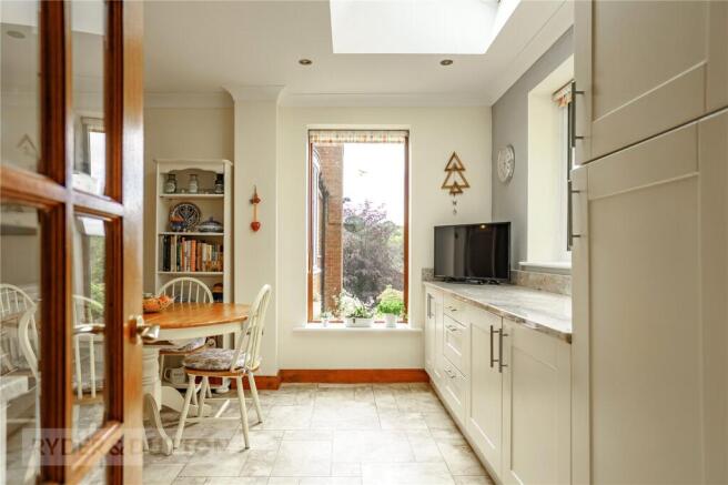 4 bed Detached Bungalow for sale Image 5