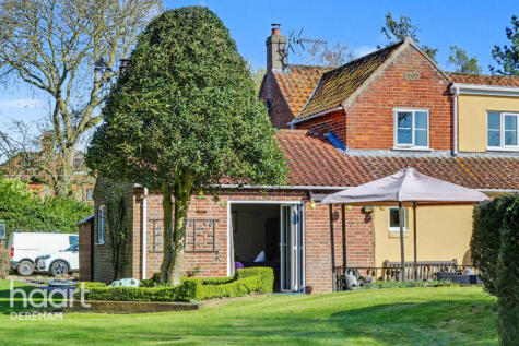 Bintree Road, Billingford