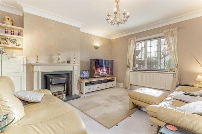 4 bed Detached for sale Image 9