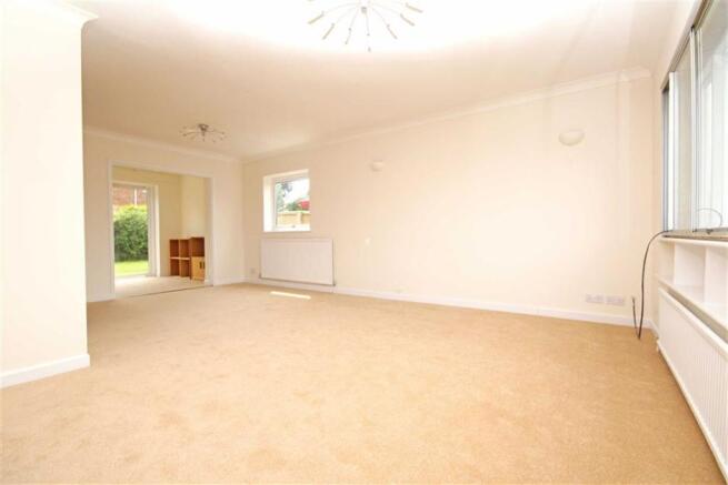 LIVING/DINING ROOM