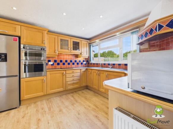 EweMove Estate Agents Basingstoke - 26 West Ham Cl