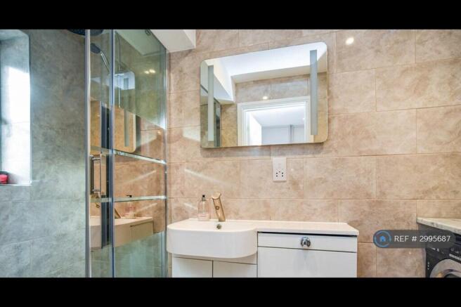 Ensuite Ground Floor