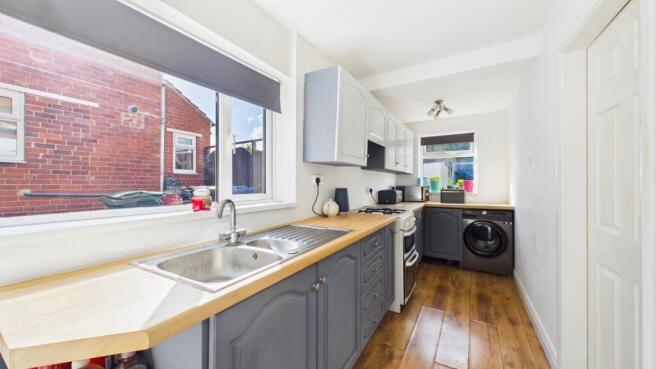 3 bed Semi-Detached for sale Image 6