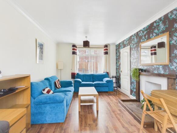 CAM03729G0-PR0240-STILL001