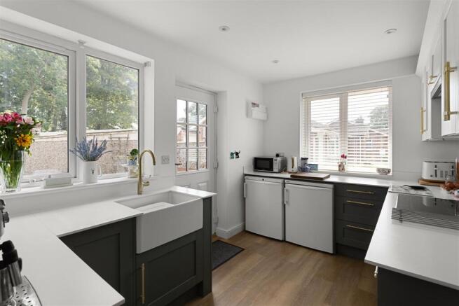 2 bed Semi-Detached for sale Image 5