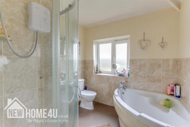 FAMILY BATHROOM: