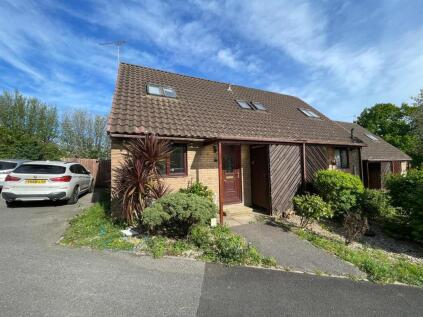 Robins Court, Chard - NO CHAIN