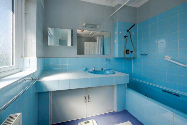 Bathroom 1 1N9A5185-Enhanced-NR.jpg