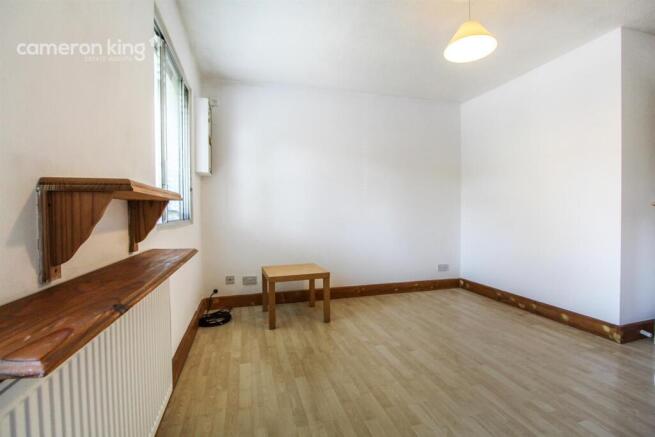 Vicarage Way, Colnbrook photo 3