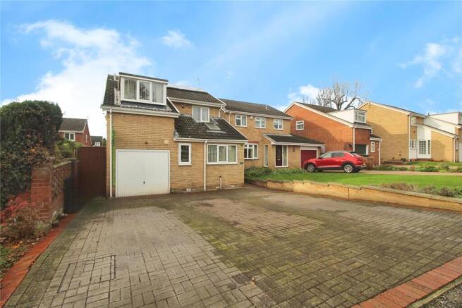 4 bed Detached for sale Image 9