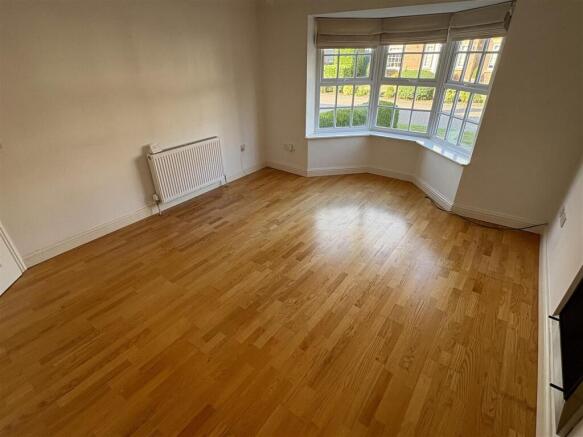 5 bed Detached to rent Image 3