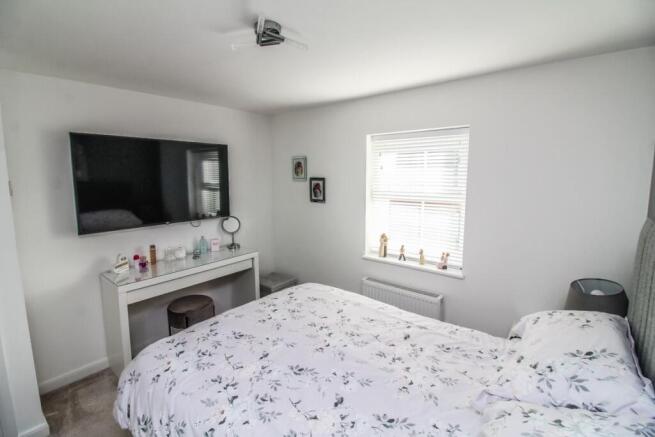 Bedroom 1 pic 2