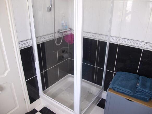 Family Bathroo...
