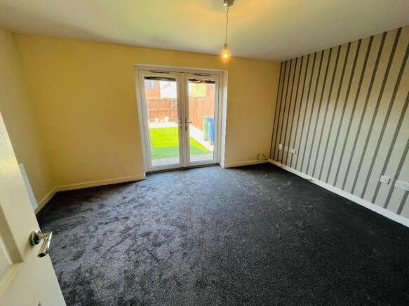 2 bed Terraced to rent Image 7