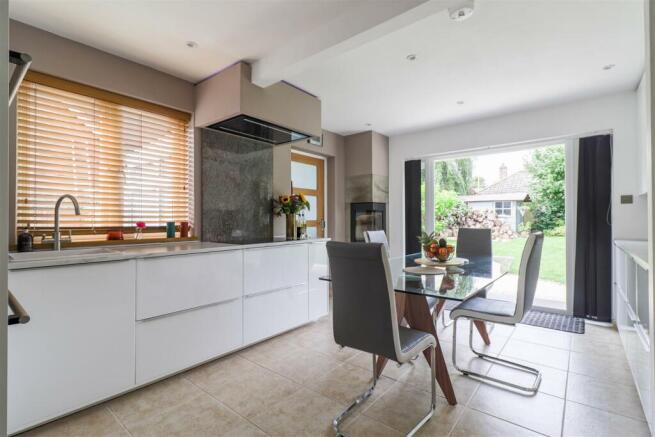 KITCHEN /DINER pic 2