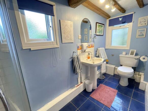 GROUND FLOOR SHOWER ROOM/CLOAKS