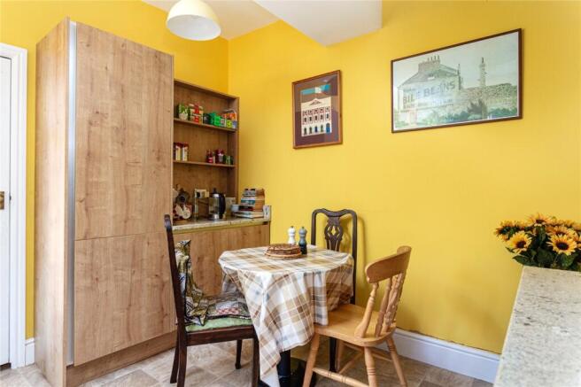 5 bed Semi-Detached for sale Image 5
