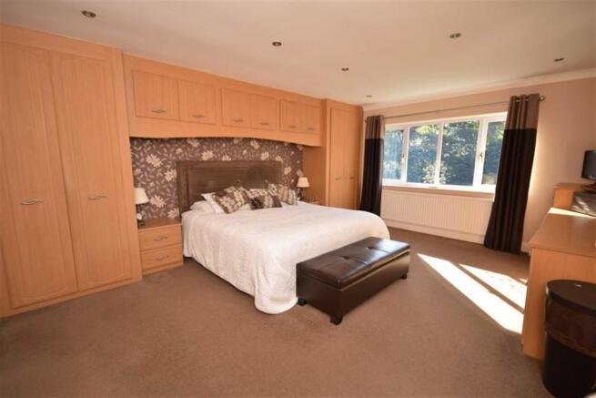 MASTER BEDROOM SUITE