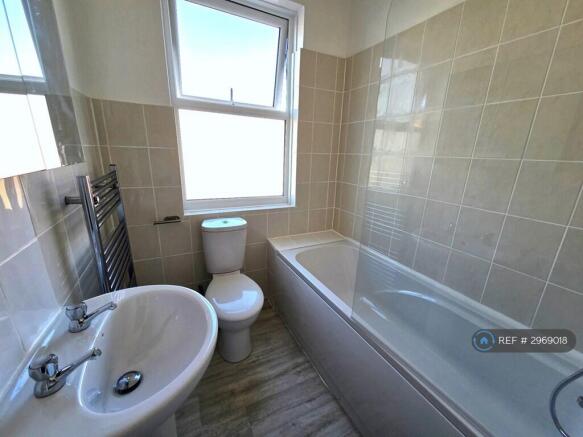 2 bed Flat to rent Image 9