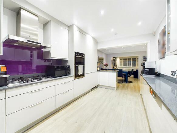 Kitchen5.jpg