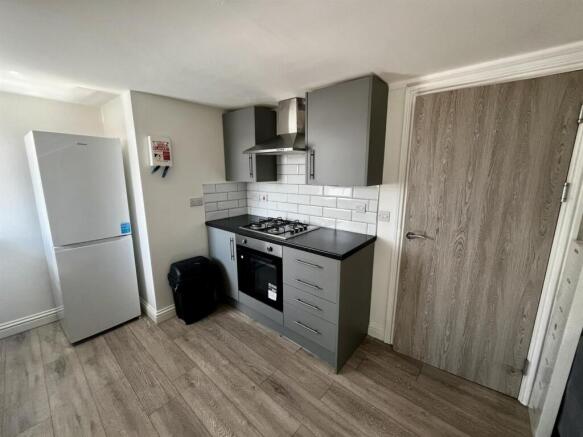 1 bed flat to rent Whitchurch Road, Cardiff CF14