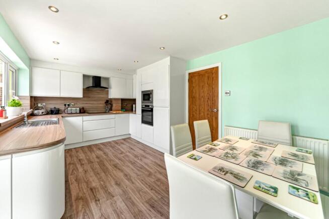3 bed Semi-Detached for sale Image 5