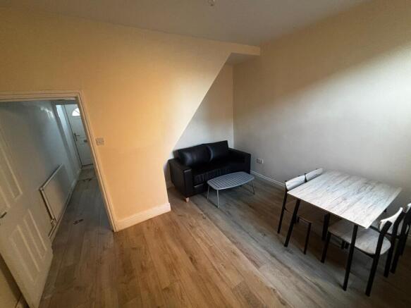 3 bed Terraced to rent Image 4