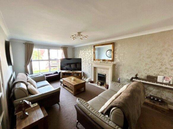 5 bed Detached for sale Image 6