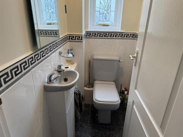 4 bed Detached for sale Image 11
