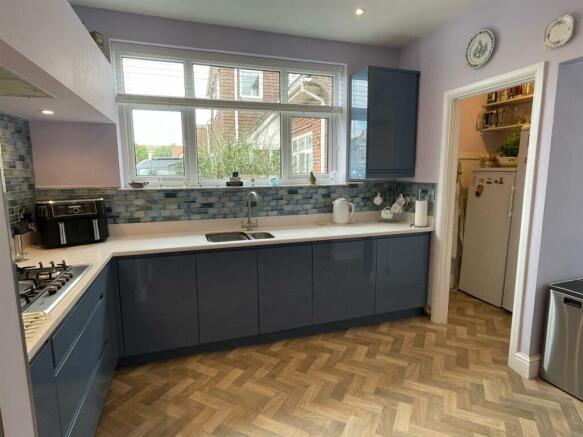 Kitchen1.jpg