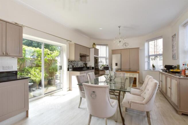 Kitchen/Dining Area
