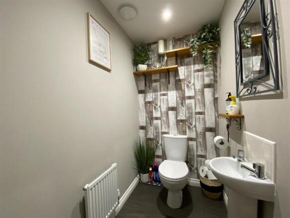 4 bed Detached for sale Image 8