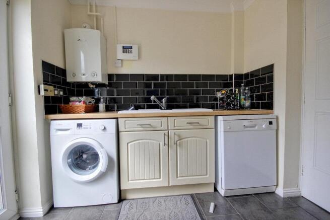 4 bed Detached for sale Image 7