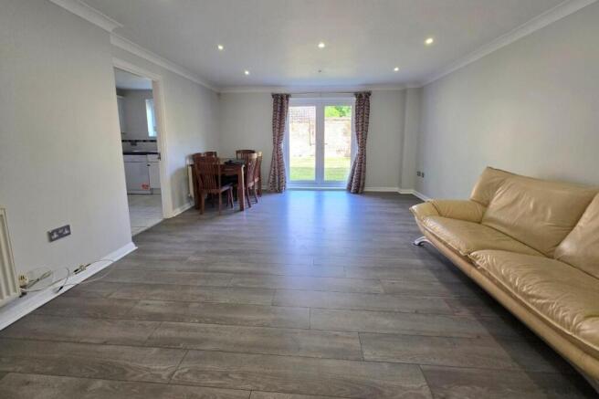 RECEPTION / DINING ROOM