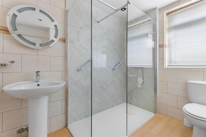 3 bed Link Detached House for sale Image 7