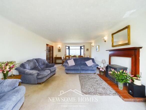 Lounge/ Dining Room