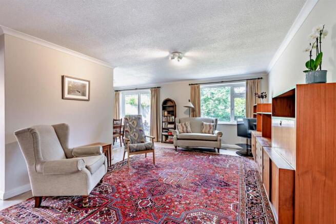 Carisbrooke Drive, Maidstone photo 4