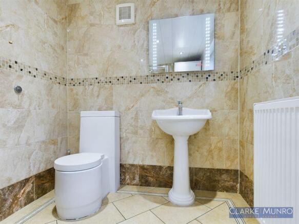 5 bed Semi-Detached for sale Image 12