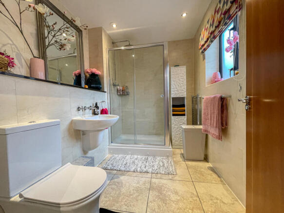 19 Victoria Court - Ensuite