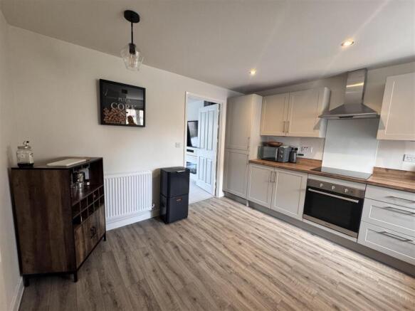 3 bed Semi-Detached for sale Image 8