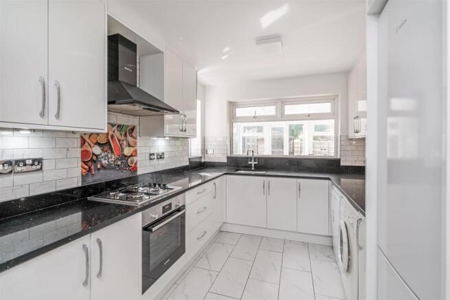 113 Ferndown Road-10_lo.jpg