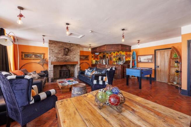7 bed House for sale Image 7