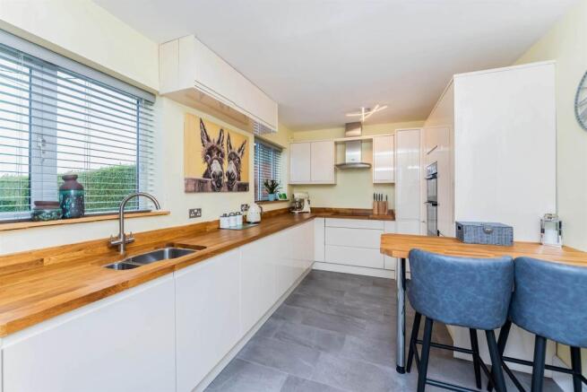 Fitted Kitchen Diner: