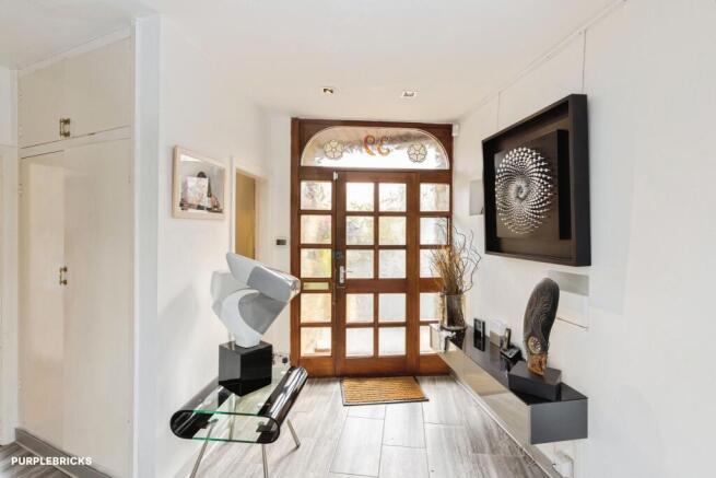 5 bed Detached for sale Image 9