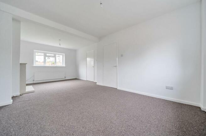 LOUNGE/DINING ROOM
